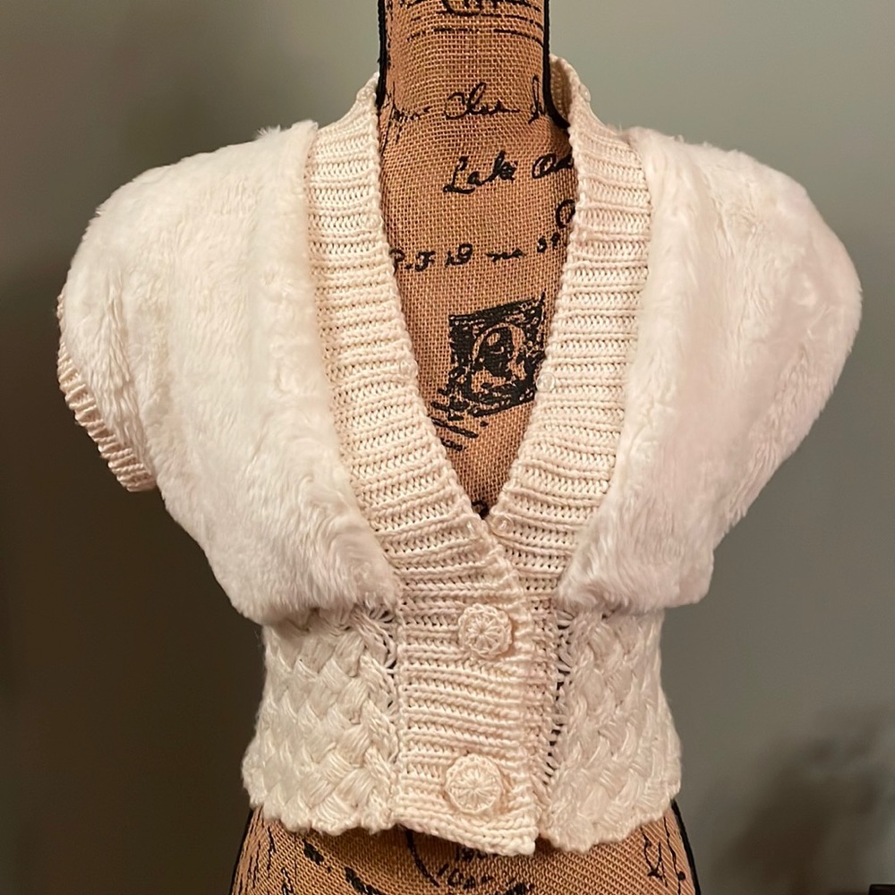 Romeo & Juliet Couture Ivory Faux Fur Knit Cropped Cardigan